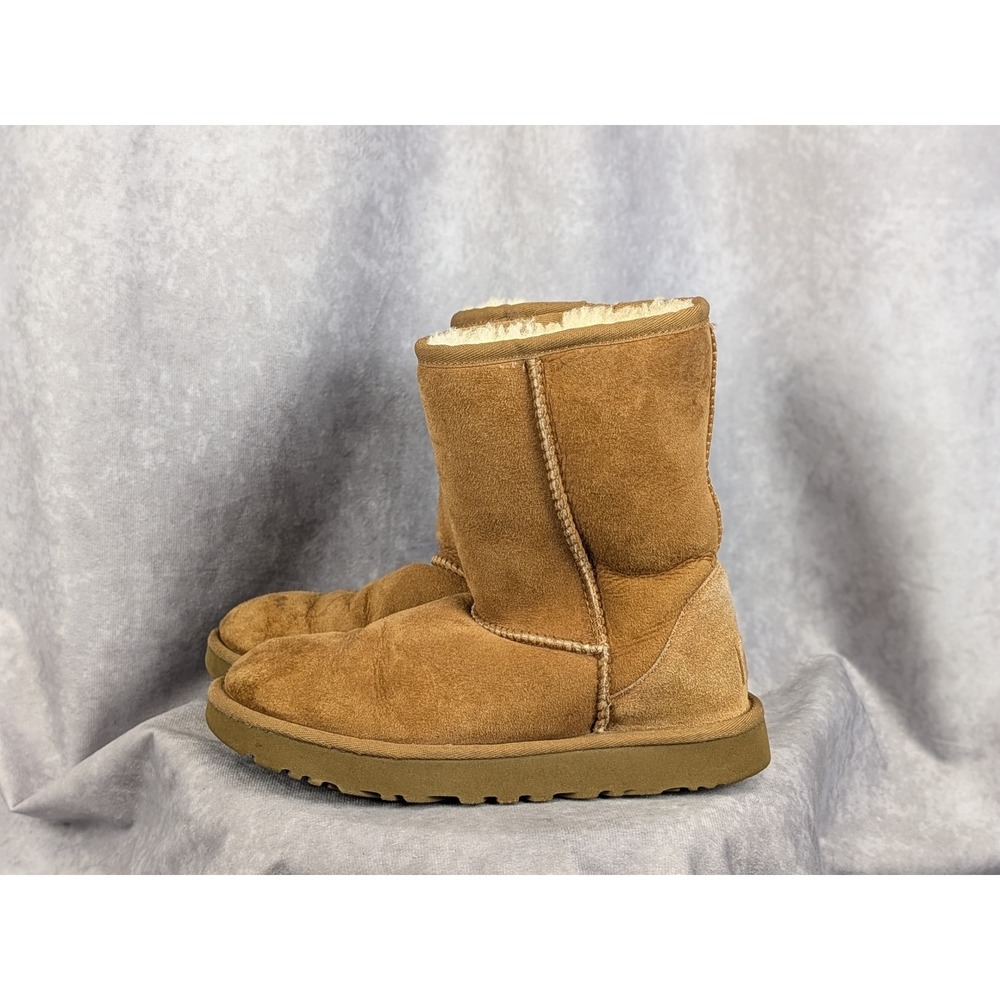 UGG Classic Short II Chestnut Suede Sheepskin Boots 1016223 Womens 6